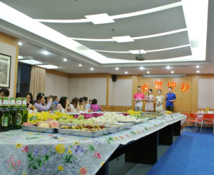 Singles'mid-autumn party